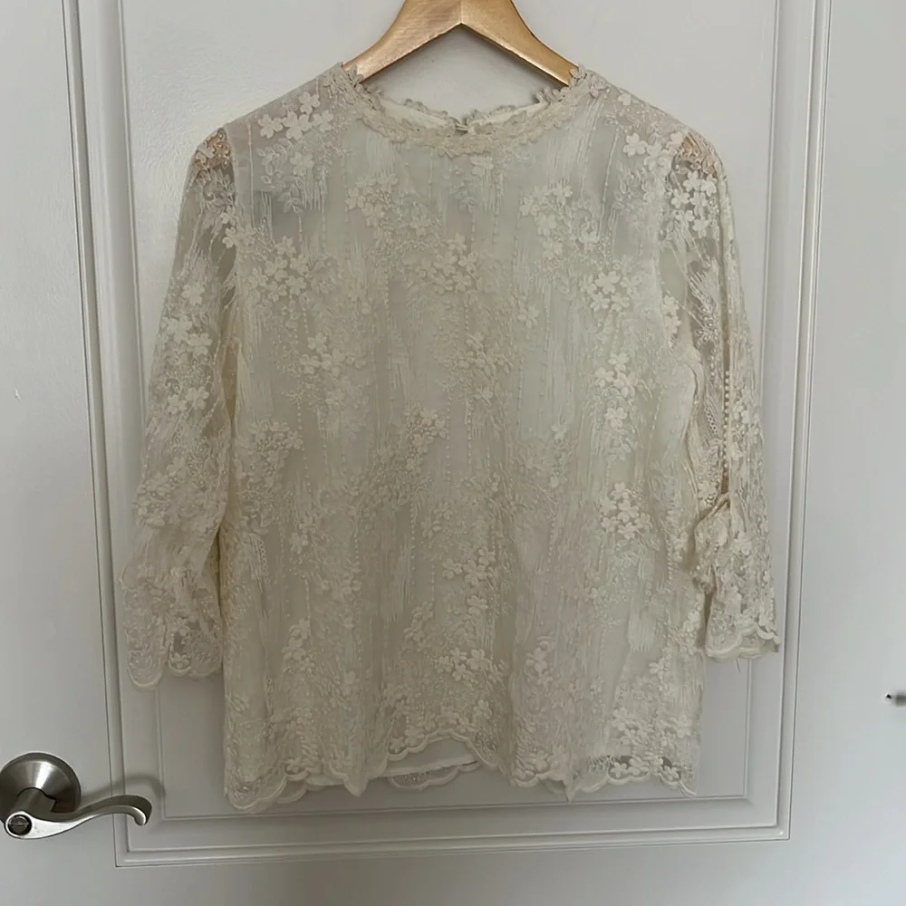 Sheer floral blouse off white quarter sleeves - Picture 2 of 13
